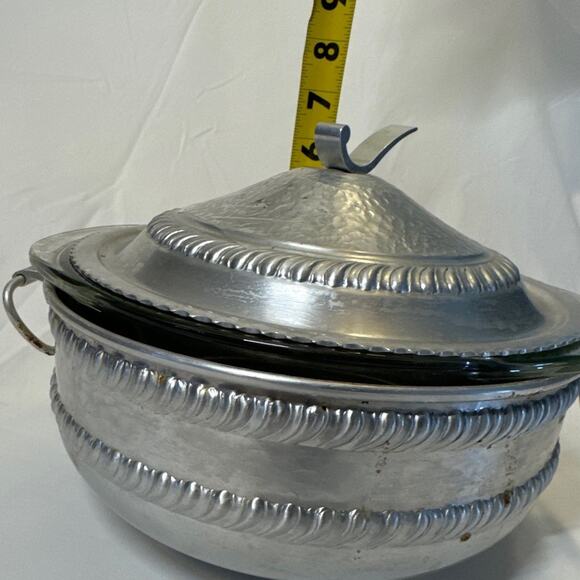 VTG 1950s Hammered Aluminum Covered Casserole Dish with 1.5 qt Pyrex Insert - Picture 8 of 12